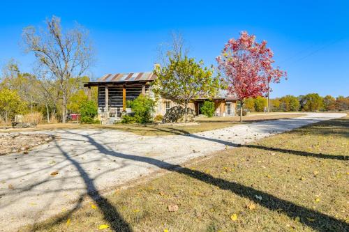 Shell Knob House | half-Mi to Lake Cabin on 43 Acres in Shell Knob!