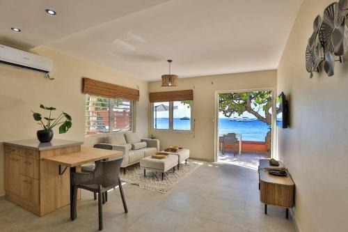 Simpson Bay House | Hamaka condo a beachfront retreat on Simpson Bay Beach