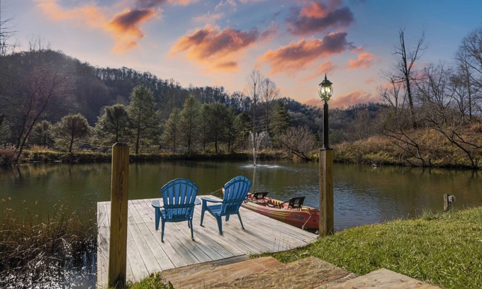 Mars Hill House | Hamersmith Hollow Retreat by AvantStay | Mountain Views