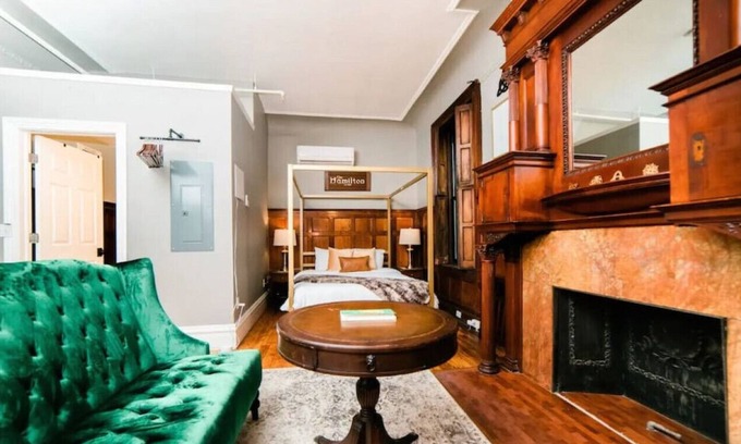 Manchester Apartment | Hamilton Poet's Library Near Stadiums