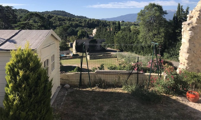 Methamis House | Hamlet house with garden overlooking the Ventoux