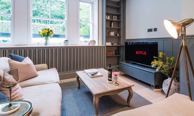 Frognal and Fitzjohns Apartment | Hampstead Hush- 2 bedroom with Garden