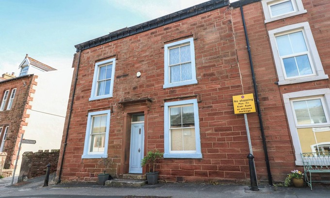 St Bees House | HAMPTON HOUSE, family friendly, country holiday cottage in St Bees