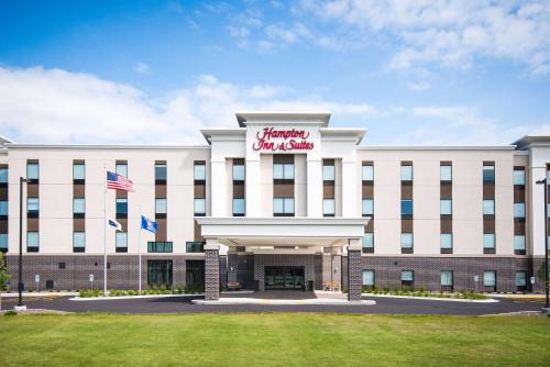 Lake Delton Hotel | Hampton Inn and Suites at Wisconsin Dells Lake Delton