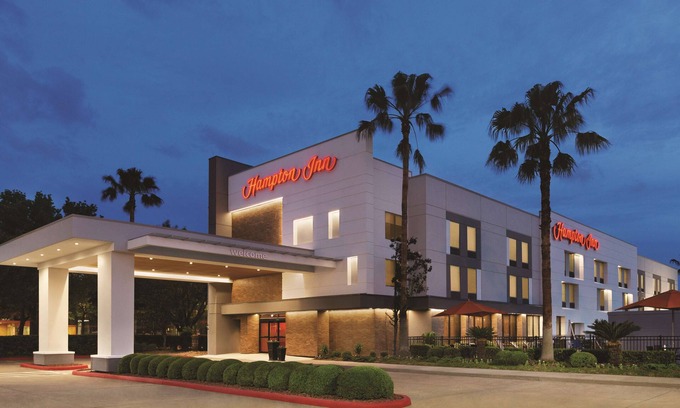 US 290 Hotel | Hampton Inn Houston-Brookhollow