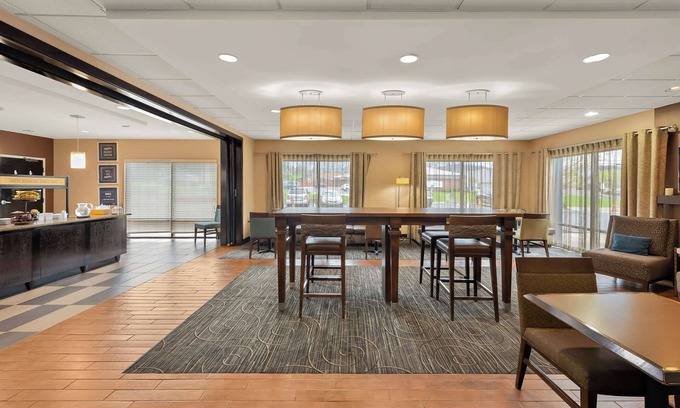 Lancaster Hotel | Hampton Inn Lancaster
