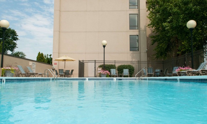 Jeffersonville - Clarksville Hotel | Hampton Inn Louisville-North/Clarksville
