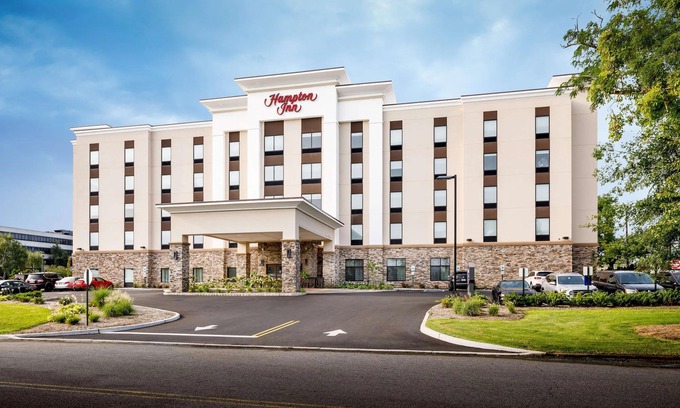 Fort Lee - Paramus Hotel | Hampton Inn Paramus