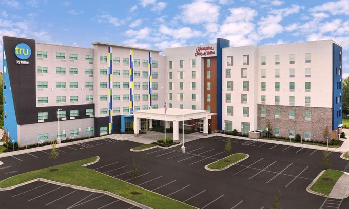 Charlotte Hotel | Hampton Inn & Suites Charlotte Airport Lake Pointe