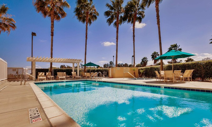 Chino Hills Hotel | Hampton Inn & Suites Chino Hills