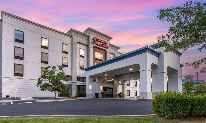 Jeffersontown Hotel | Hampton Inn & Suites Louisville East