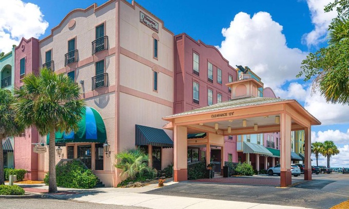 Fernandina Beach Hotel | Hampton Inn & Suites Amelia Island-Historic Harbor Front