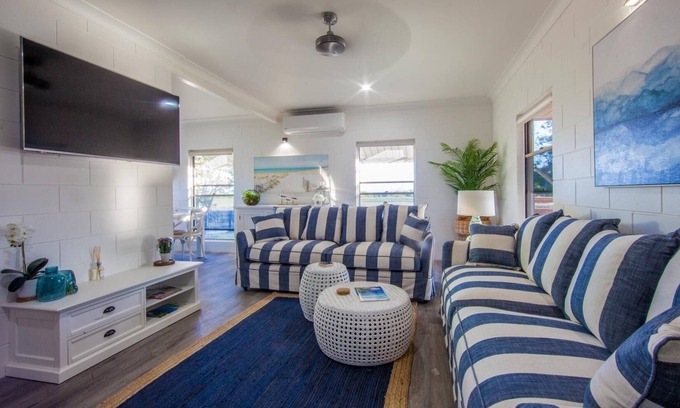 Bowen House | Hampton's Style by the water