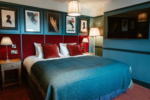 West Kensington Hotel | Hand & Flower