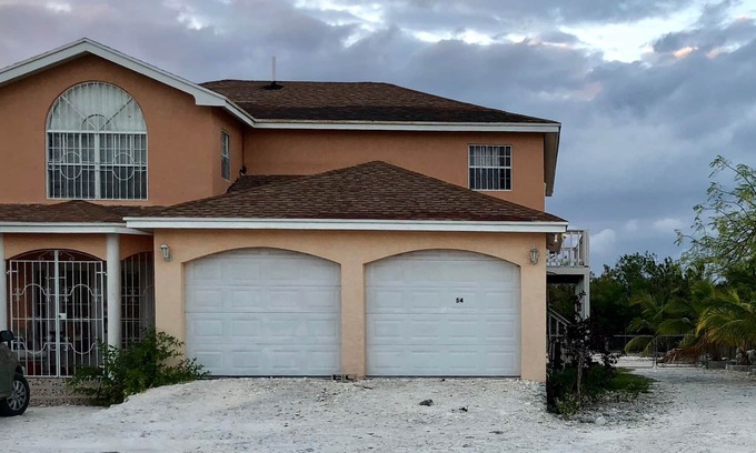 Leeward Settlement Apartment | Handfield's Hideaway Cozy one bedroom