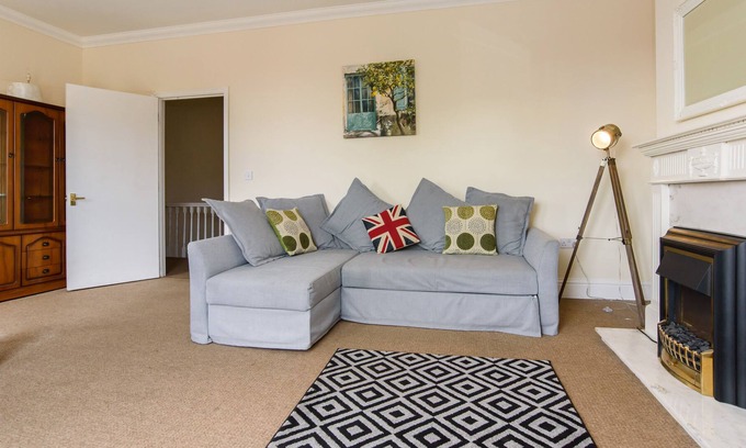 Newport Apartment | Handpost View