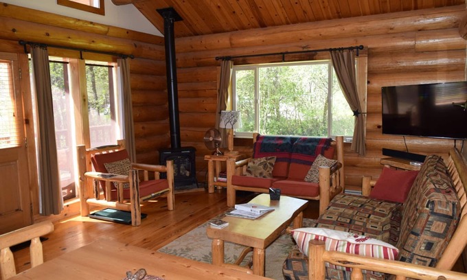 Winthrop Cabin | Happy Cabin: Two Bedroom