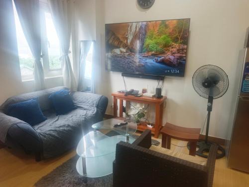 Trece Martires Hotel | Happy Stays A - 300mbps - 65"TV NetFlix, Disney - Washer
