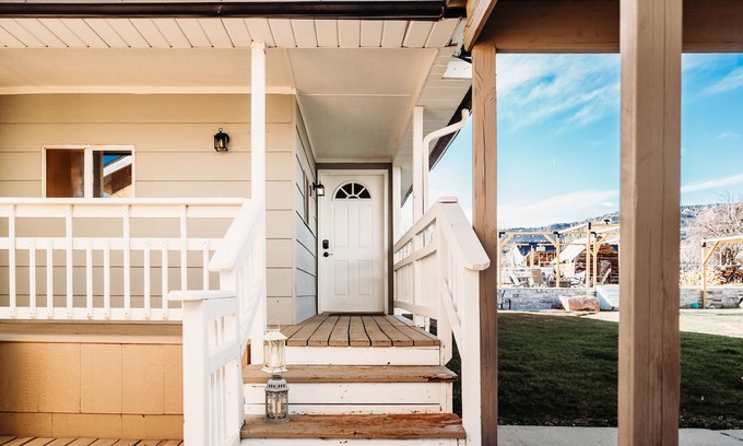 Tropic Bed & Breakfast | Happy Trails Bed and Breakfast