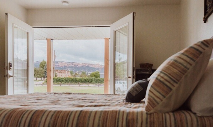 Coffeyville Bed & Breakfast | Happy Trails West