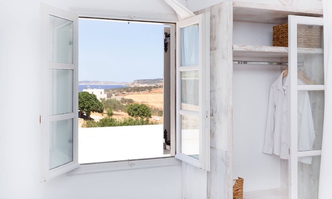 Schinoussa Town House | Harama Hotel-Twin room with balcony and sea view
