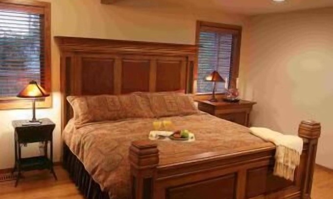 Freeland House | Harbor Chalet Waterfront Estate