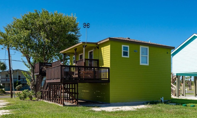 Palm Harbor House | Harbor House Manor, 2 Bed, 2 Bath, Sleeps 8, WiFi