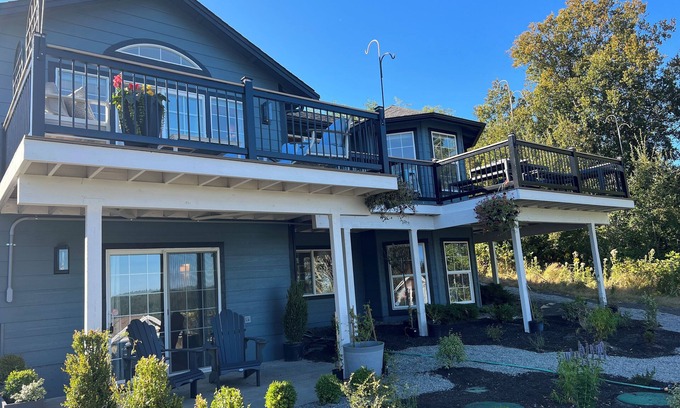 Freeland House | Harbor Vista On Par: Whidbey’s newest remodeled space with water views & hot-tub