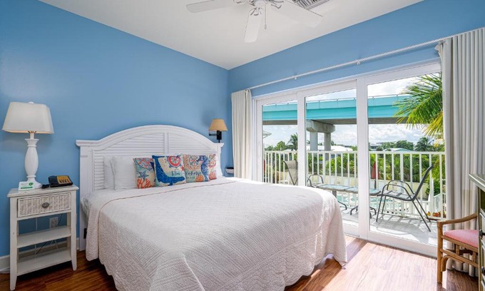 Fort Myers Beach Apartment | Harbour House at the Inn 313