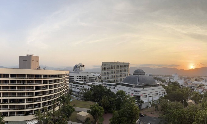 Cairns Central Business District Apartment | Harbour Lights Apartment