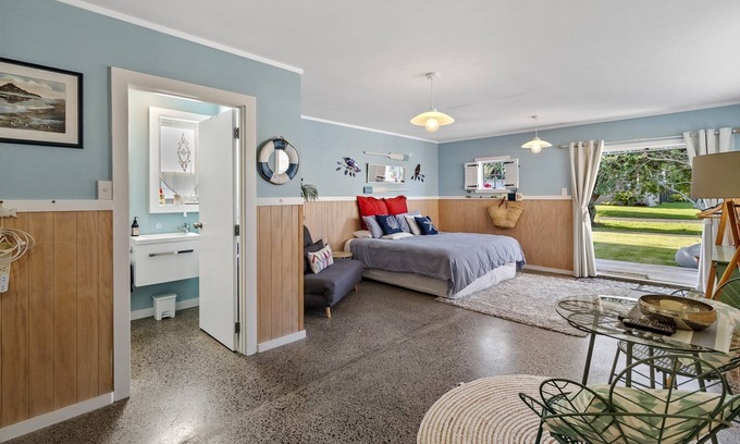 Whangamata House | Harbour View Cottage