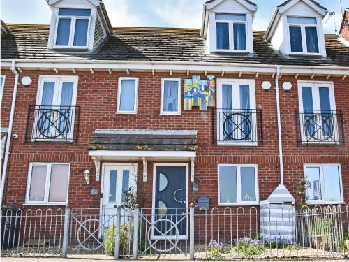 Hopton House | Harbour View Villa