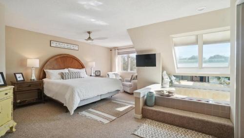 Shelter Cove Villa | Harbourside Villa Steps to Shops Dining & Marina
