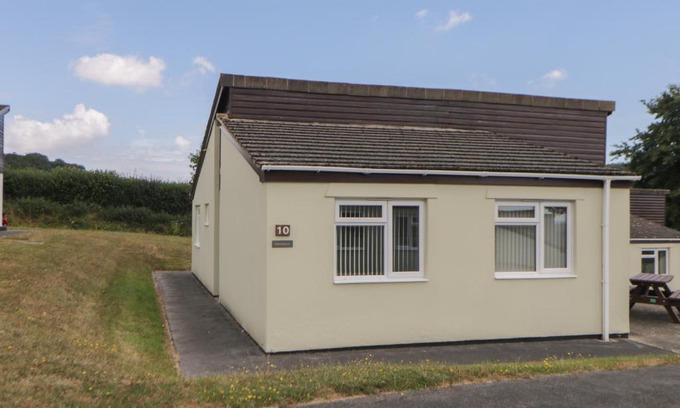 Heligan House | Harcombe House Bungalow 10