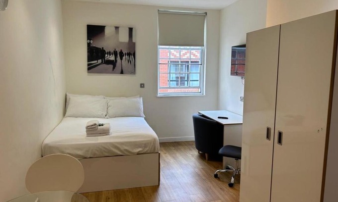 Bristol Floating Harbour Apartment | Harford House Studios 21 - Hopewell