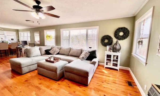 Mill Spring House | Harmony House-Near TIEC & Vineyards,Pool Table,Fire Pit,Sleeps 8,Mountain Views