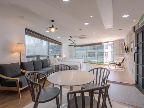 Seogyo-dong Apartment | Harmony Stay