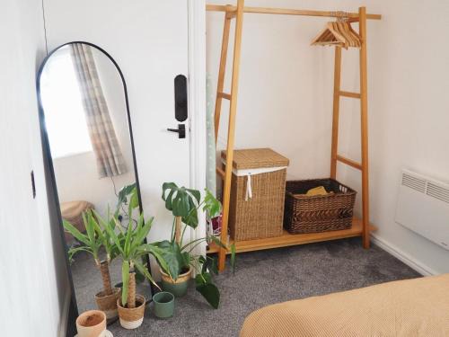 Debenham House | Harris Court