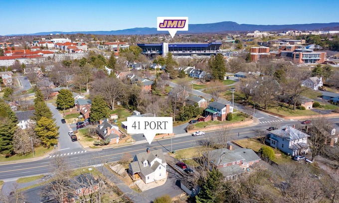 Harrisonburg House | Harrisonburg Home. Sleeps 6 + full kitchen + rec & yoga rooms! Walk to JMU.