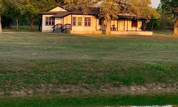 Sutherland Springs Other | Hartfield HousenFarmhouse Retreat on 12 acres