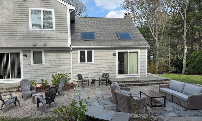 South Harwich House | HarwichPort 4 bdr 3 bath - Walk to Red River Beach - next to Wychmere