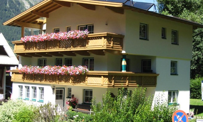 Huben House | Haus Kristall
