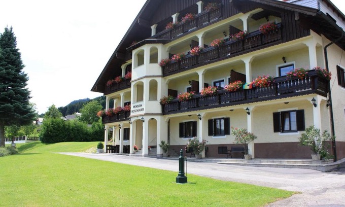 Nussdorf am Attersee House | Haus Rosenauer Zimmer & Ferienwohnungen