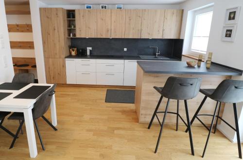 Feldberg Apartment | Haus Wiesenquelle - Fewo 1 "Schlüchtsee", Feldberg