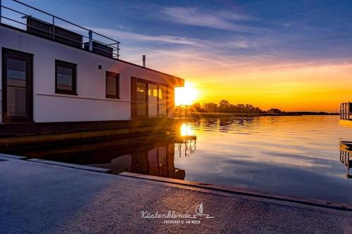 Ribnitz Boat Rental | Hausboot Arielle