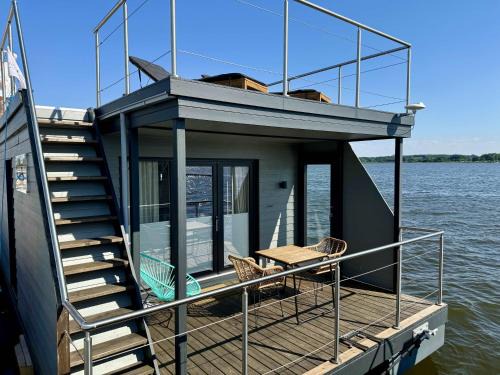 Schleswig House | Hausboot bikini mit Dachterrasse in Schleswig am Ostseefjord Schlei