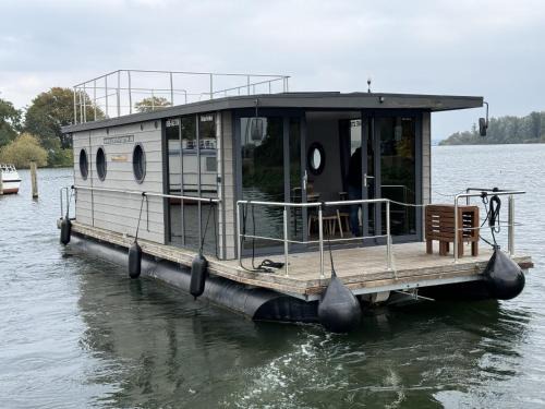 Schwerin Boat Rental | Hausboot Marieke führerscheinfrei