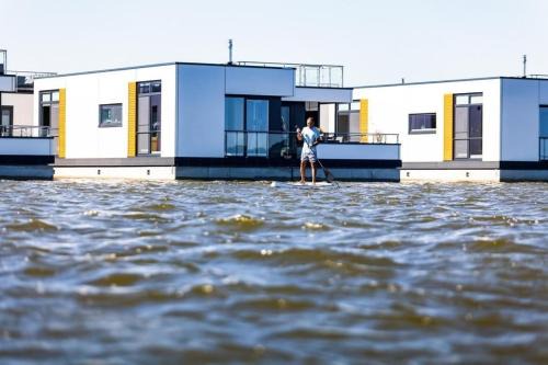 Ribnitz Boat Rental | Hausboot Meerkraft