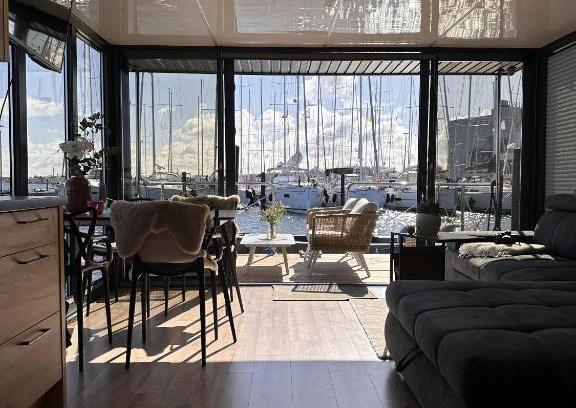 Heiligenhafen Boat Rental | Hausboot mit Motorboot