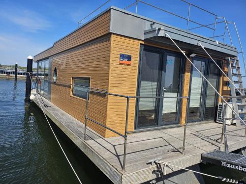Knieper Nord Boat Rental | Hausboot Tollow